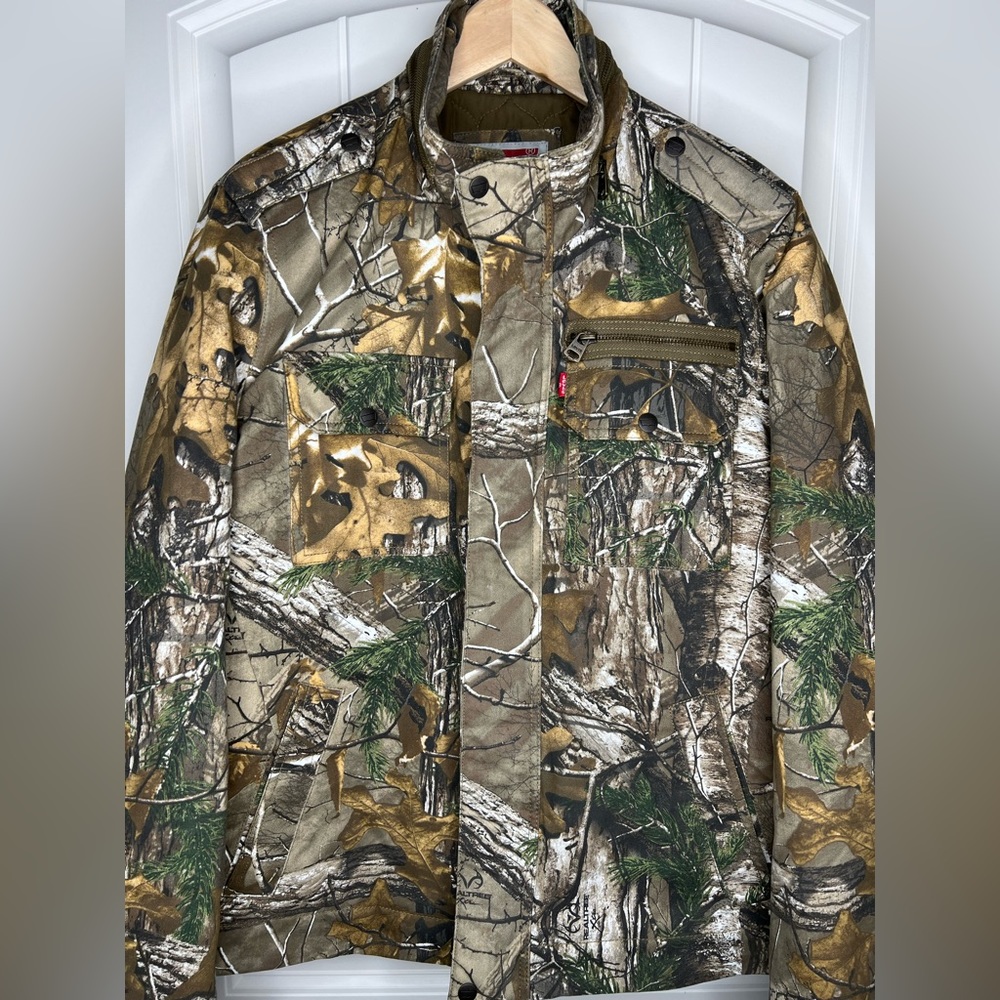 Levi’s Camo Jacket,RealTree Camo Pattern,Size Medium, Excellent Condition